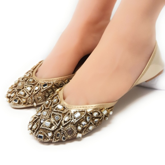 Beautiful Handmade kussay - Picture 2 of 3